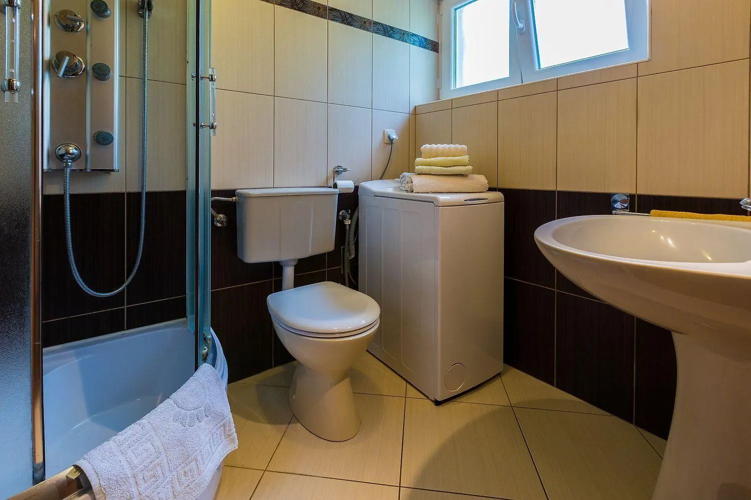 Traumhaftes Apartment Mit Eigenem Weinkeller, Hydromassagedusche, Meerblick - Nur 480 Meter Zum Strand Crikvenica