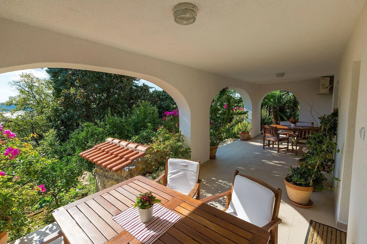 Traumhaftes Apartment Mit Eigenem Weinkeller, Hydromassagedusche, Meerblick - Nur 480 Meter Zum Strand Crikvenica